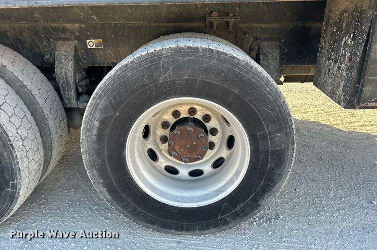 image for item DN0647 2006 Peterbilt 335  vacuum truck