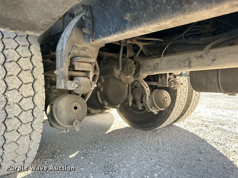 image for item DN0647 2006 Peterbilt 335  vacuum truck