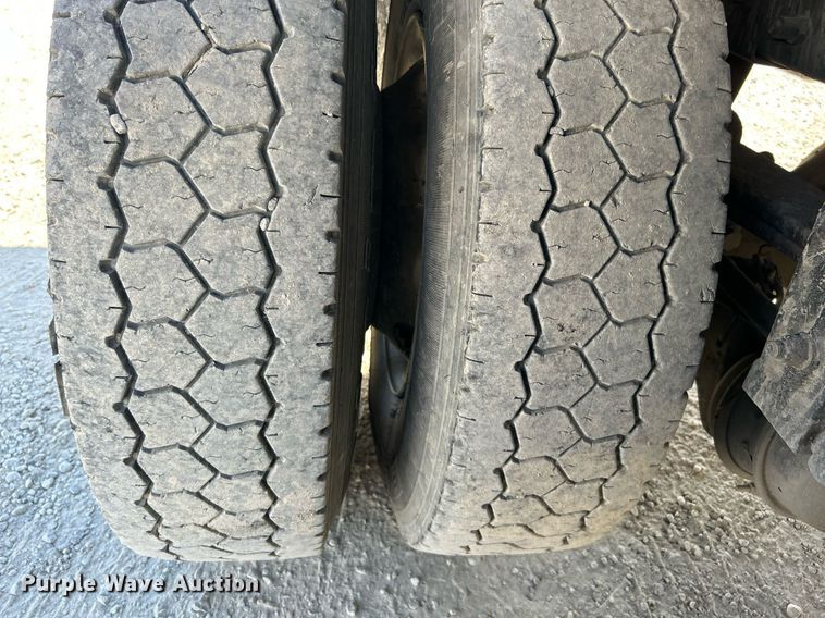 image for item DN0647 2006 Peterbilt 335  vacuum truck