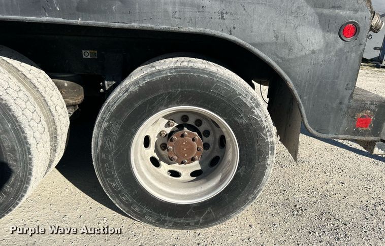 image for item DN0647 2006 Peterbilt 335  vacuum truck