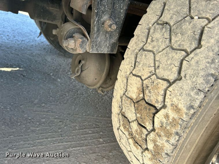 image for item DN0647 2006 Peterbilt 335  vacuum truck