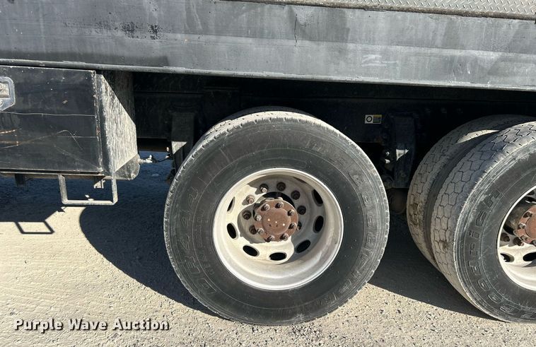 image for item DN0647 2006 Peterbilt 335  vacuum truck