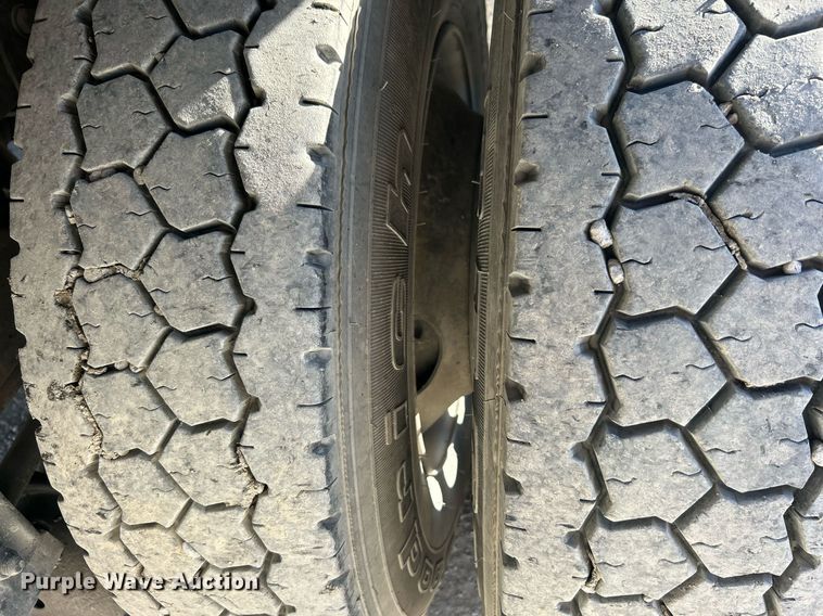 image for item DN0647 2006 Peterbilt 335  vacuum truck