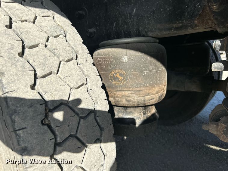 image for item DN0647 2006 Peterbilt 335  vacuum truck