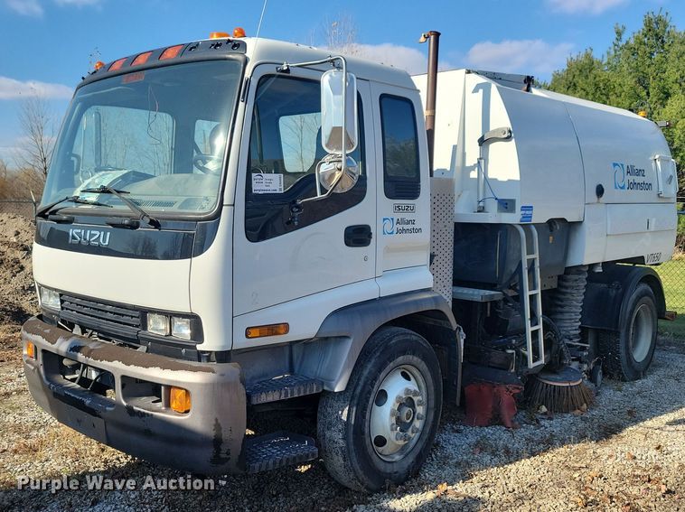 image for item DN4062 2009 Isuzu  T7F street sweeper truck