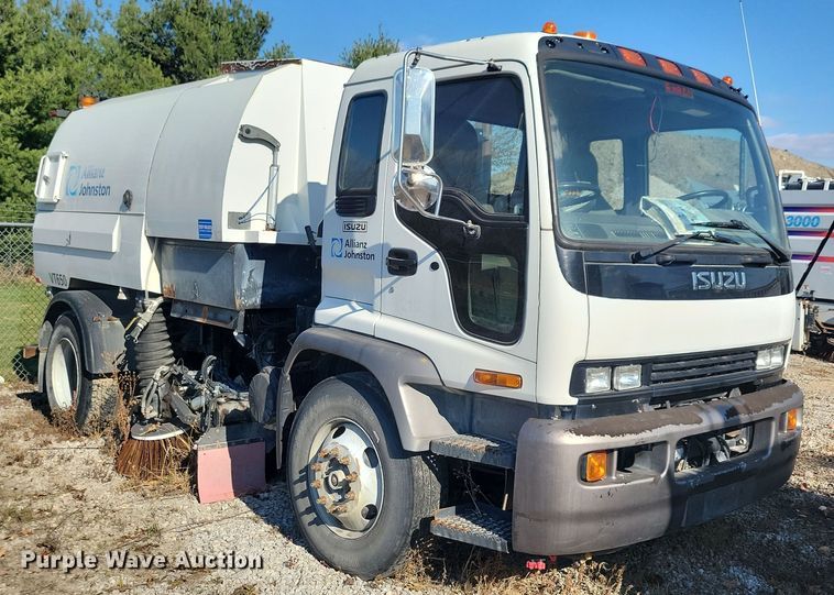 image for item DN4062 2009 Isuzu  T7F street sweeper truck
