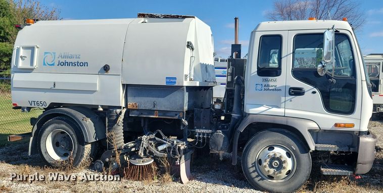 image for item DN4062 2009 Isuzu  T7F street sweeper truck
