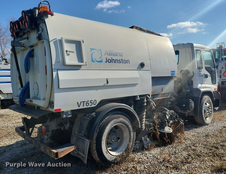 image for item DN4062 2009 Isuzu  T7F street sweeper truck