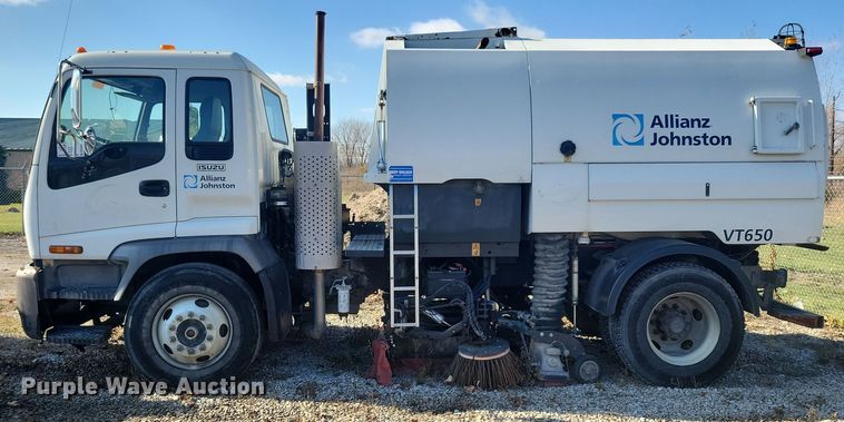 image for item DN4062 2009 Isuzu  T7F street sweeper truck