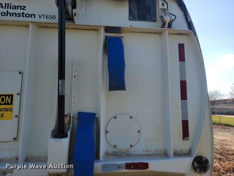 image for item DN4062 2009 Isuzu  T7F street sweeper truck