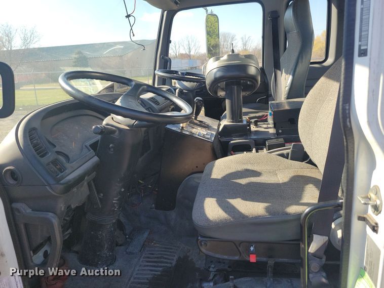 image for item DN4062 2009 Isuzu  T7F street sweeper truck