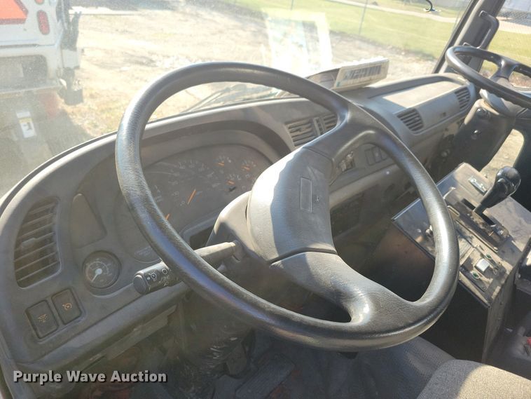 image for item DN4062 2009 Isuzu  T7F street sweeper truck