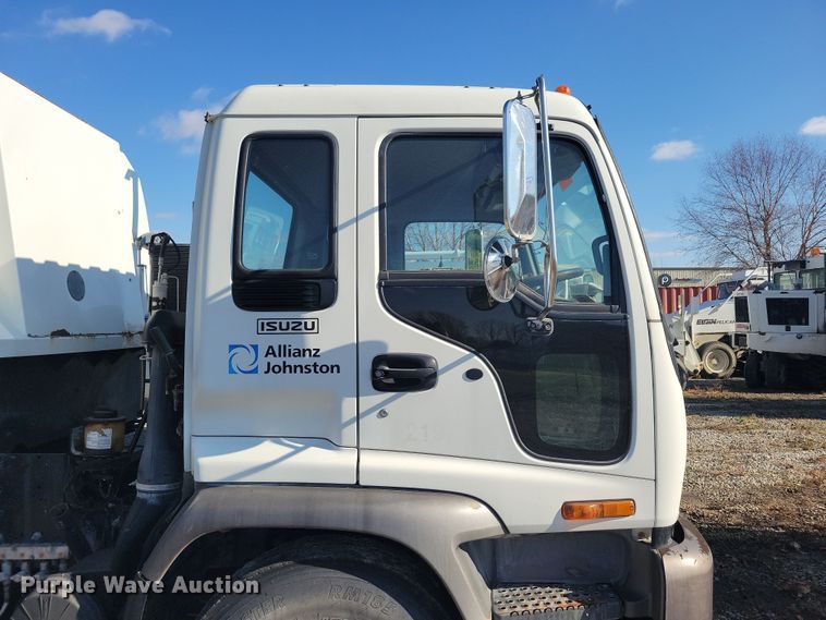 image for item DN4062 2009 Isuzu  T7F street sweeper truck