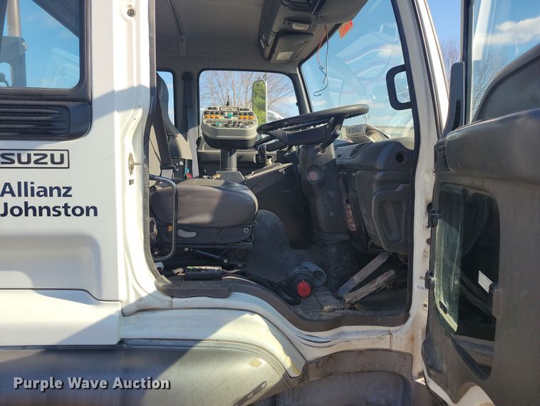 image for item DN4062 2009 Isuzu  T7F street sweeper truck