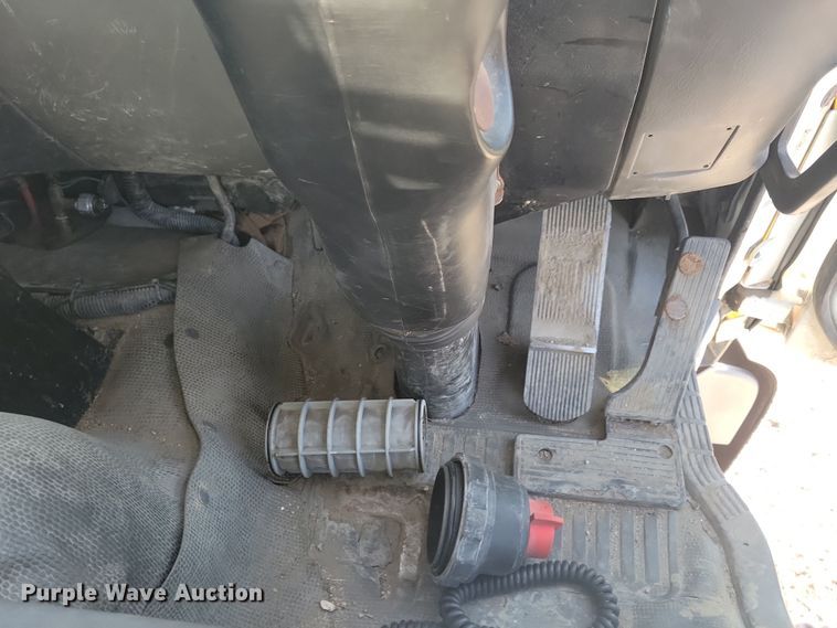 image for item DN4062 2009 Isuzu  T7F street sweeper truck