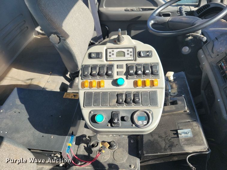 image for item DN4062 2009 Isuzu  T7F street sweeper truck