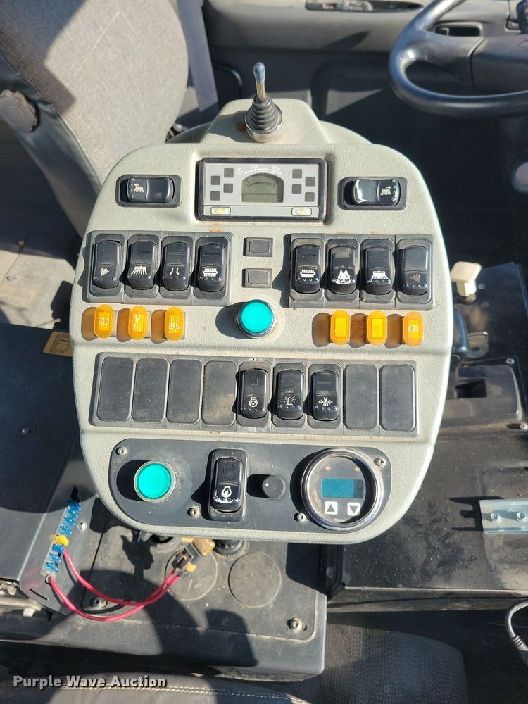 image for item DN4062 2009 Isuzu  T7F street sweeper truck