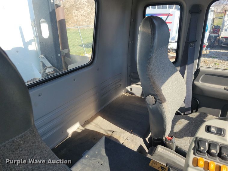 image for item DN4062 2009 Isuzu  T7F street sweeper truck