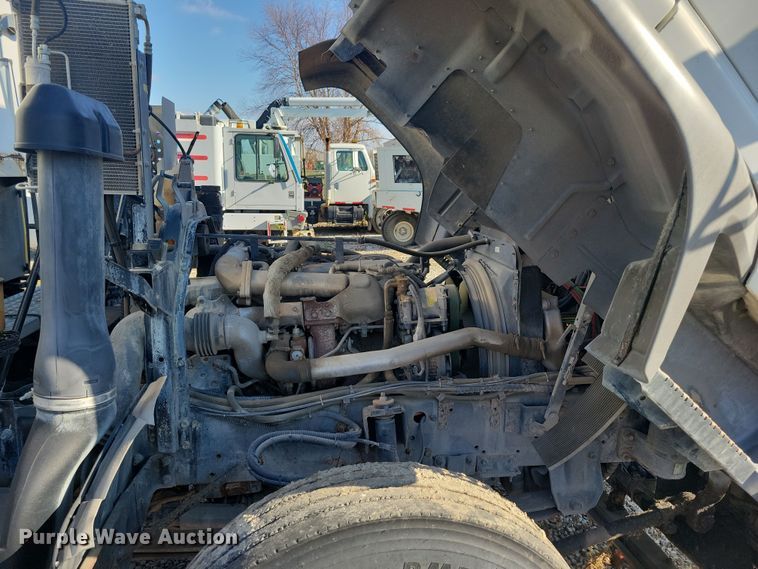 image for item DN4062 2009 Isuzu  T7F street sweeper truck