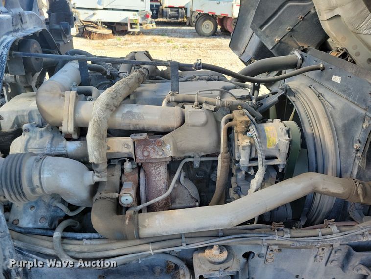 image for item DN4062 2009 Isuzu  T7F street sweeper truck