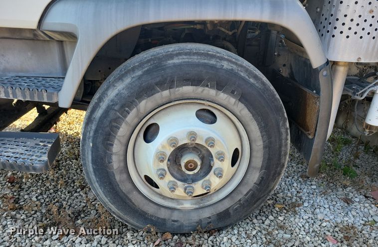 image for item DN4062 2009 Isuzu  T7F street sweeper truck