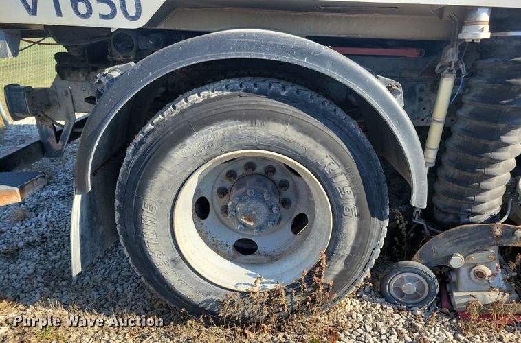 image for item DN4062 2009 Isuzu  T7F street sweeper truck