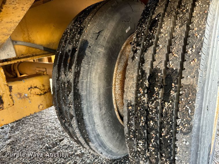 image for item GG9994 2002 Keifer IHPC1929 equipment trailer