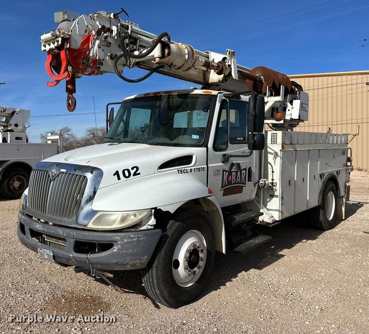 image for item IB9260 2005 International 4300  digger derrick truck