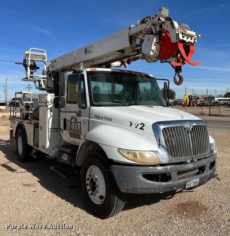 image for item IB9260 2005 International 4300  digger derrick truck