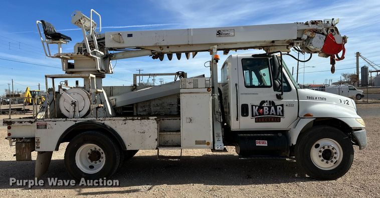 image for item IB9260 2005 International 4300  digger derrick truck