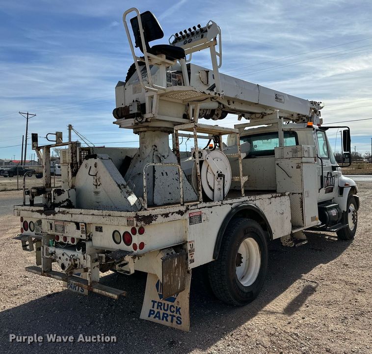 image for item IB9260 2005 International 4300  digger derrick truck