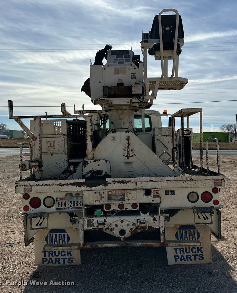 image for item IB9260 2005 International 4300  digger derrick truck