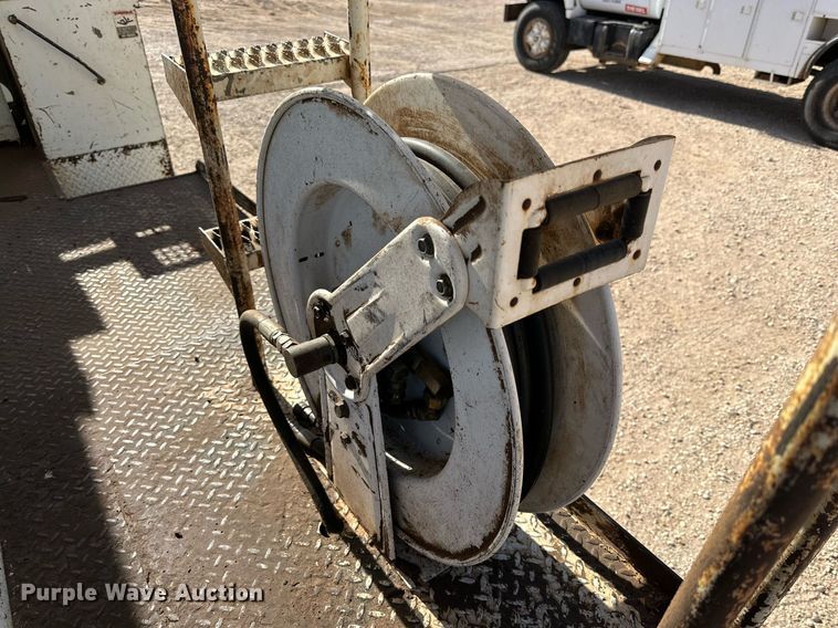 image for item IB9260 2005 International 4300  digger derrick truck