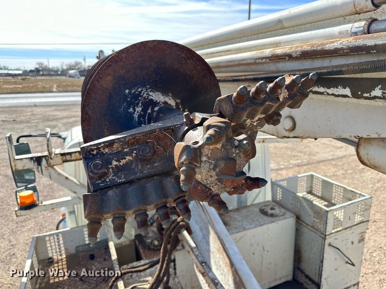 image for item IB9260 2005 International 4300  digger derrick truck