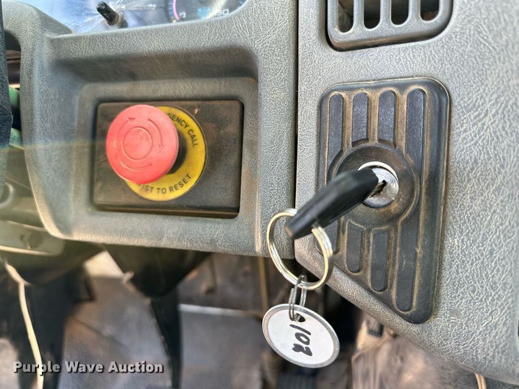 image for item IB9260 2005 International 4300  digger derrick truck