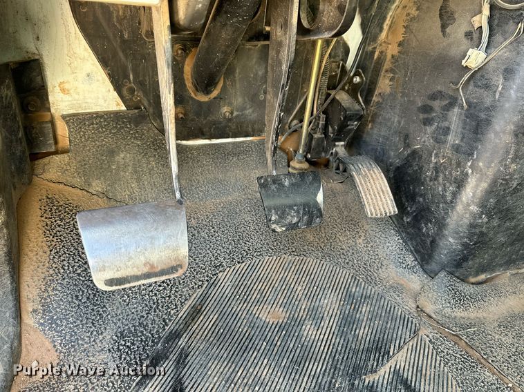 image for item IB9260 2005 International 4300  digger derrick truck