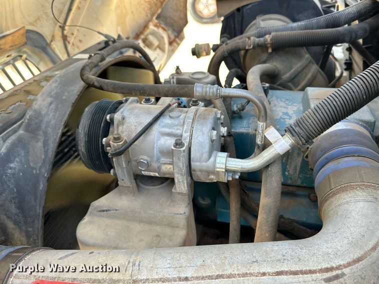 image for item IB9260 2005 International 4300  digger derrick truck