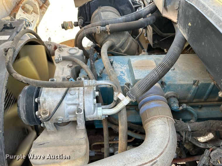 image for item IB9260 2005 International 4300  digger derrick truck