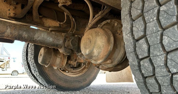 image for item IB9260 2005 International 4300  digger derrick truck