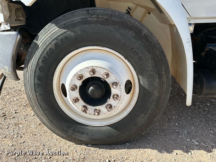 image for item IB9260 2005 International 4300  digger derrick truck