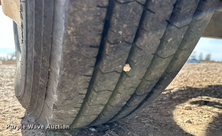 image for item IB9260 2005 International 4300  digger derrick truck