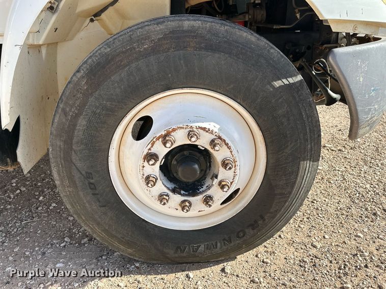 image for item IB9260 2005 International 4300  digger derrick truck