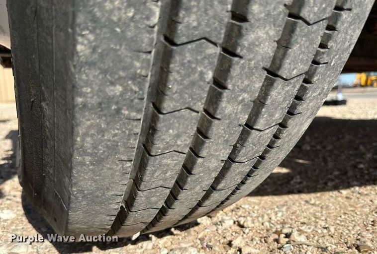 image for item IB9260 2005 International 4300  digger derrick truck