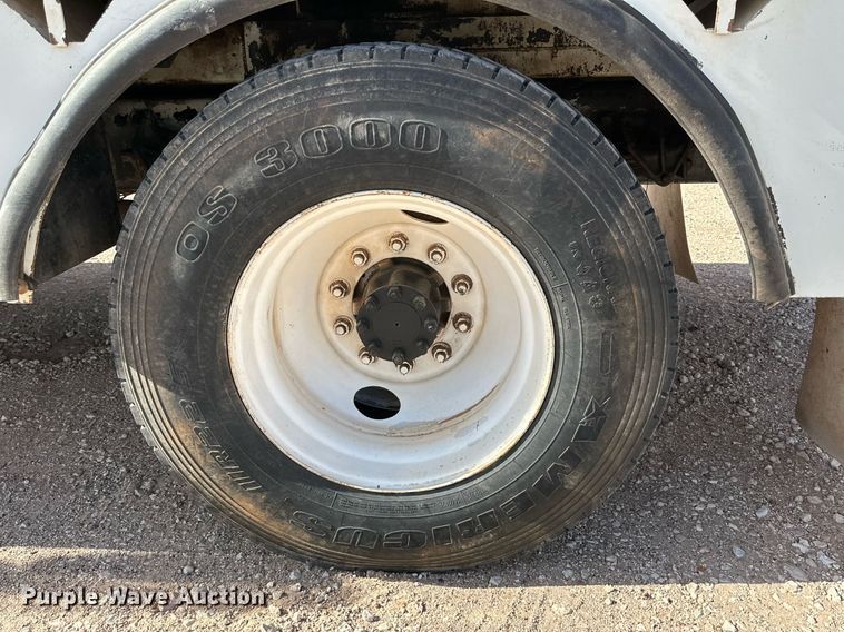 image for item IB9260 2005 International 4300  digger derrick truck