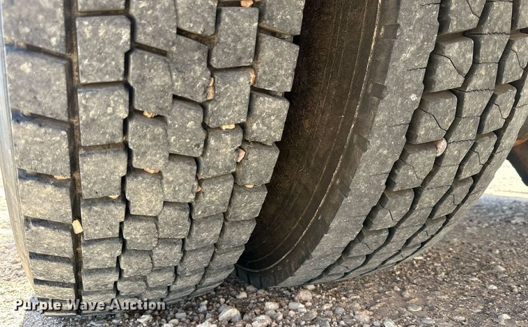 image for item IB9260 2005 International 4300  digger derrick truck