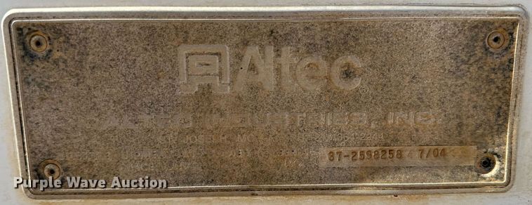 image for item IB9260 2005 International 4300  digger derrick truck