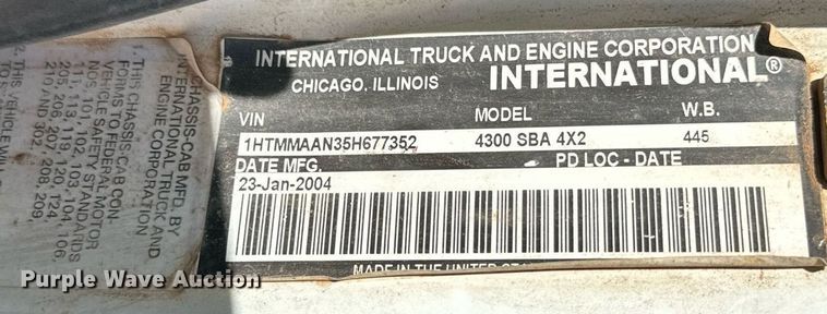 image for item IB9260 2005 International 4300  digger derrick truck