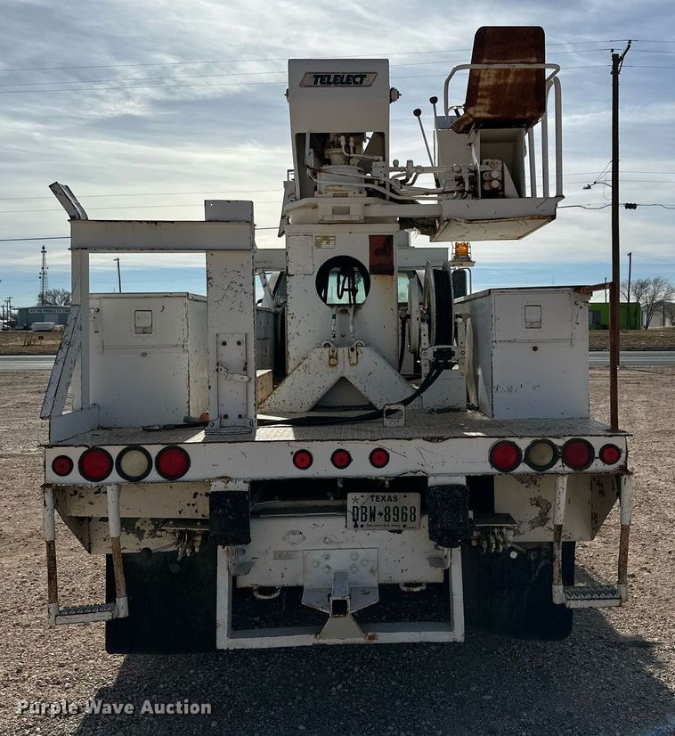 image for item IB9263 1991 GMC C6500 digger derrick truck