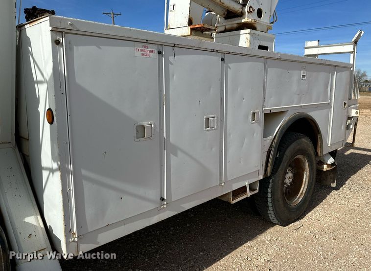 image for item IB9263 1991 GMC C6500 digger derrick truck