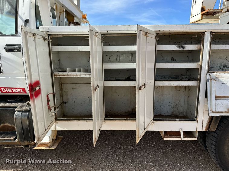 image for item IB9263 1991 GMC C6500 digger derrick truck